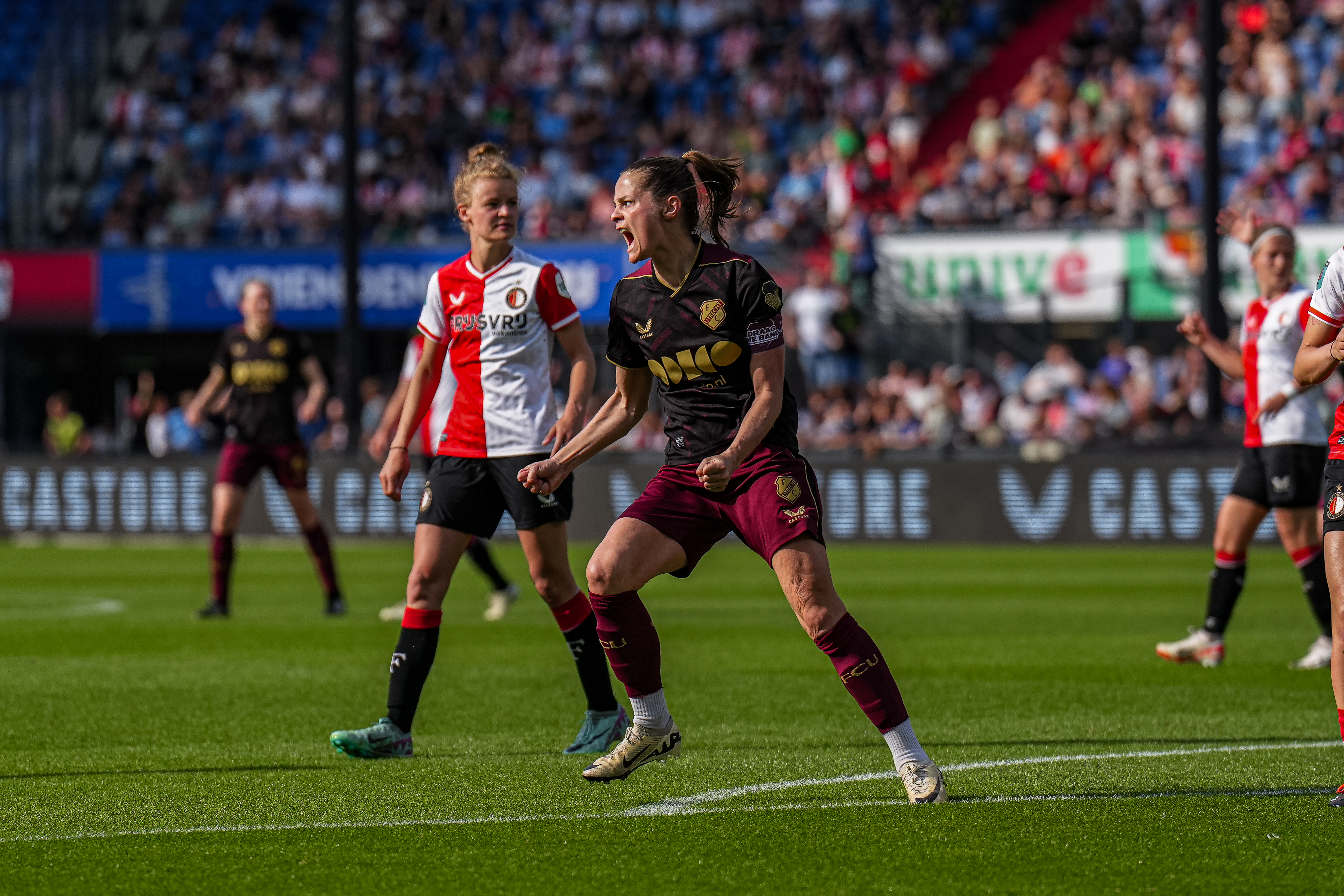 FC Utrecht Vrouwen sluit seizoen af met overwinning in De Kuip