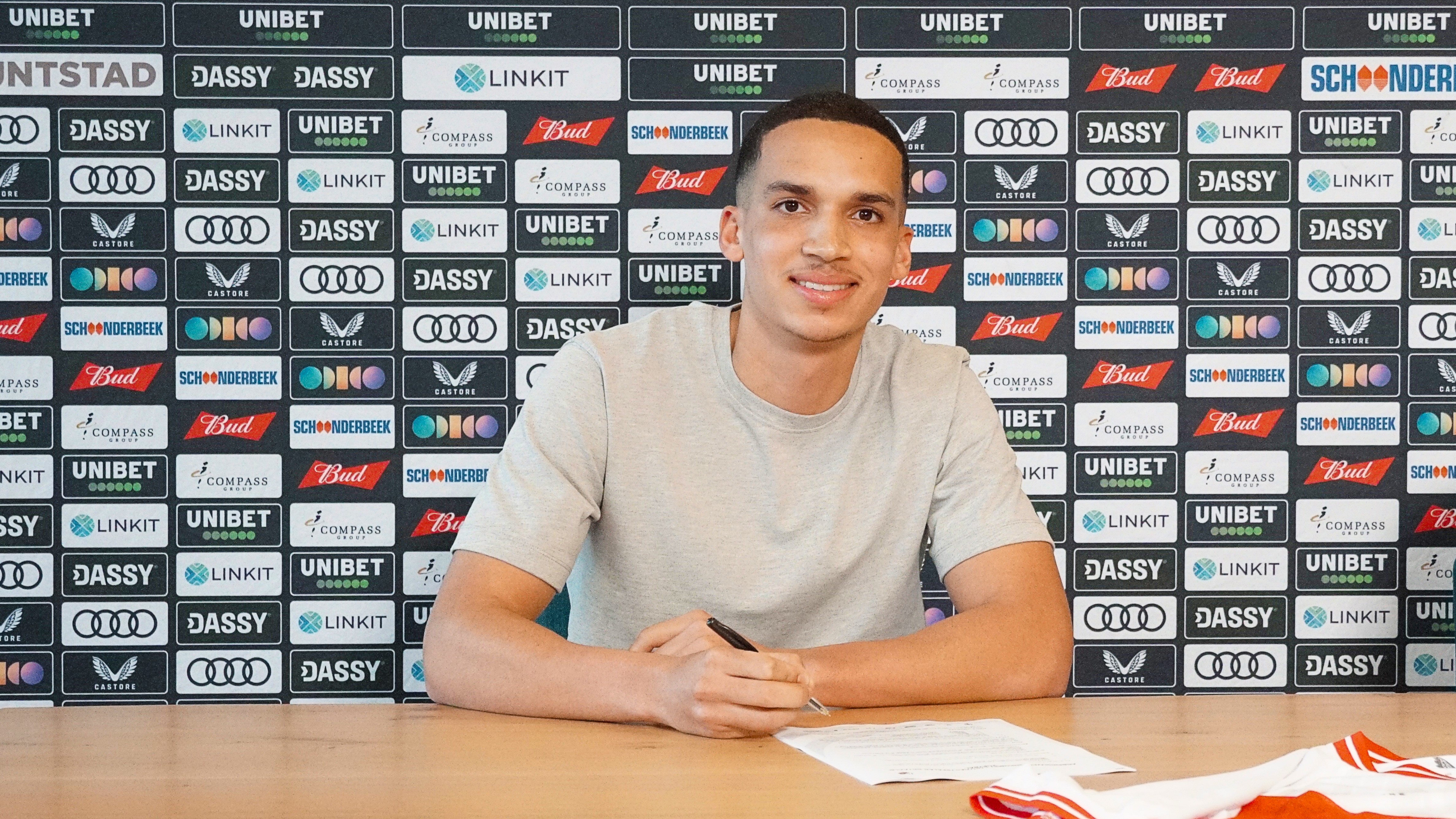 Nieuw FC Utrecht-contract voor Joshua Mukeh