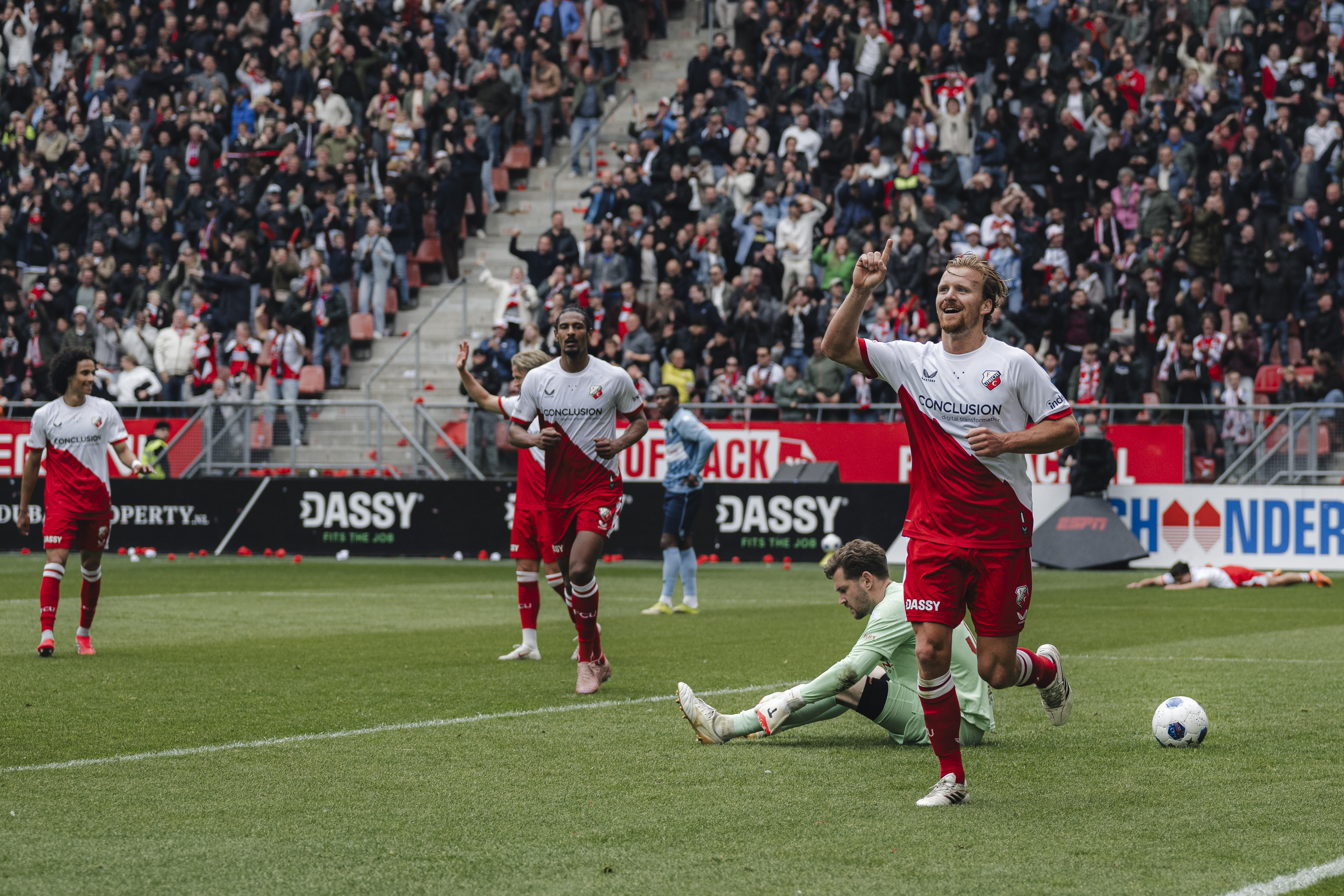 FC Utrecht pakt drie punten in feestwedstrijd
