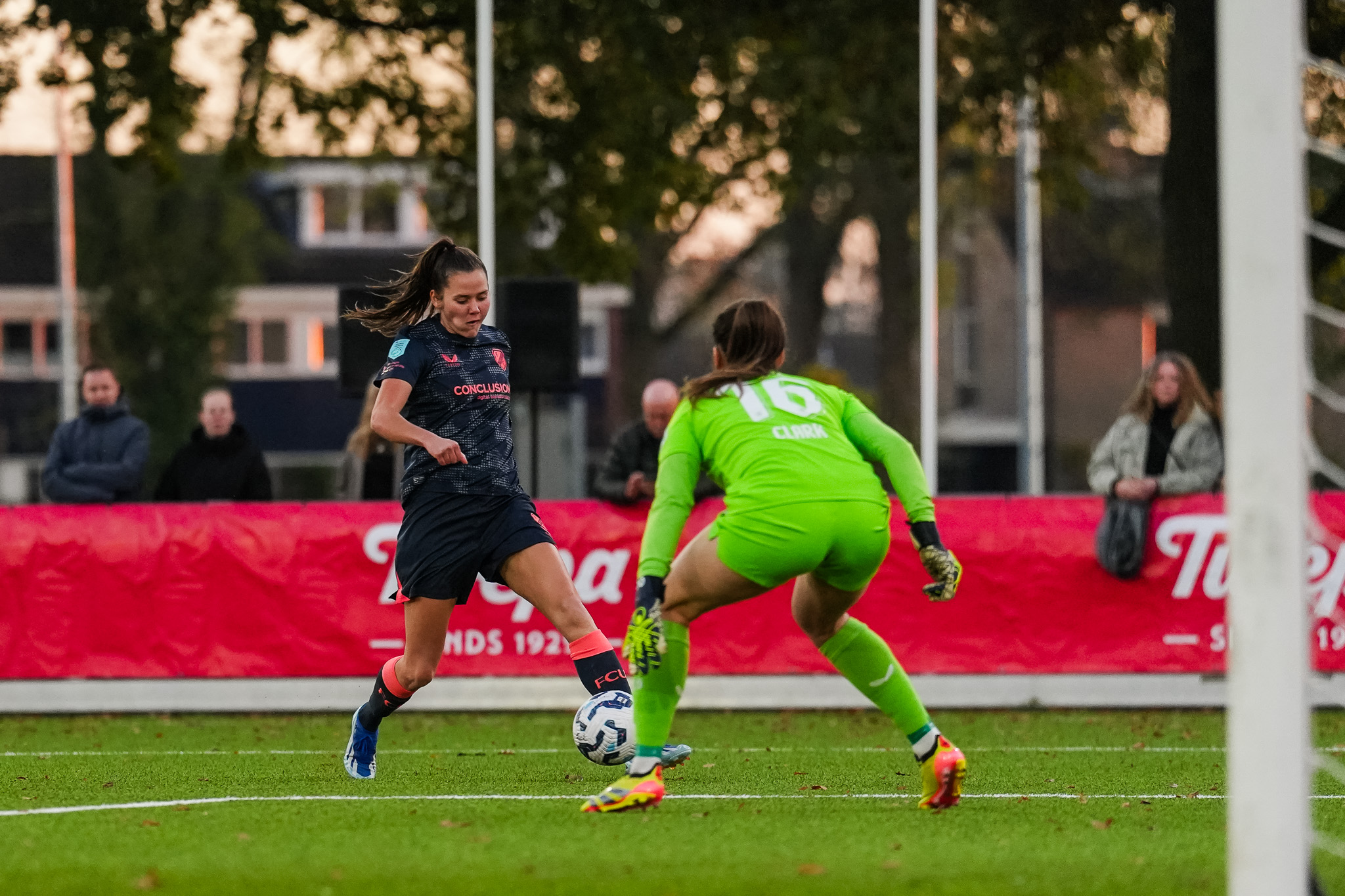 FC Utrecht Vrouwen lijdt eerste nederlaag van het seizoen