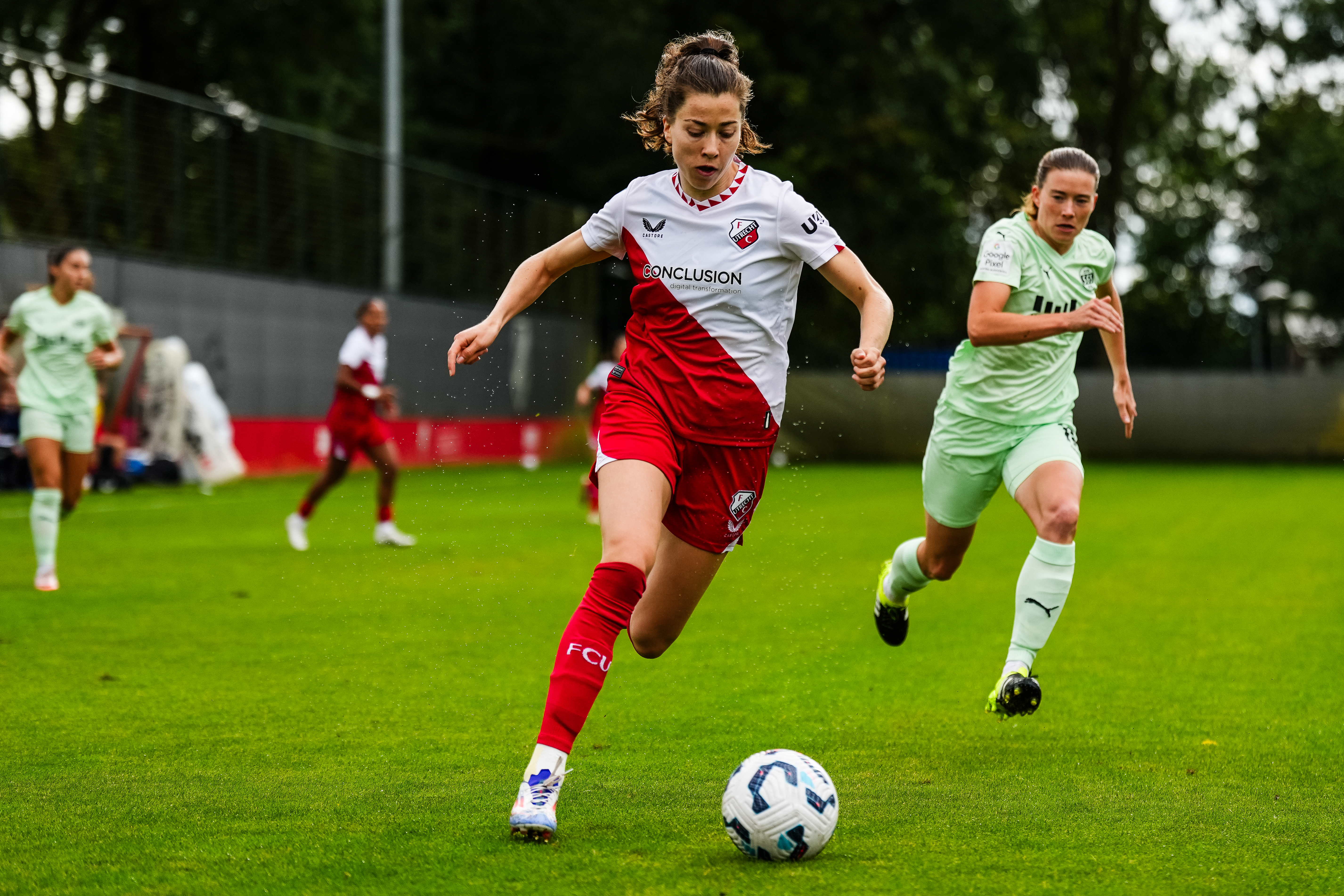 Openingsduel: FC Utrecht Vrouwen ontvangt Excelsior Vrouwen in Stadion Galgenwaard