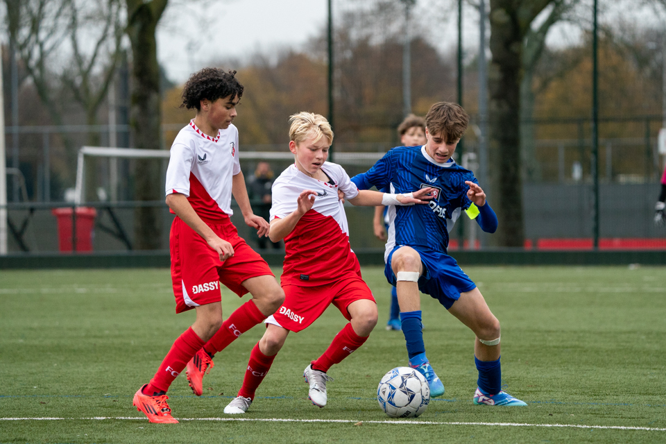 F.C. Utrecht O14 F.C. Twente Heracles O14 CMS 27