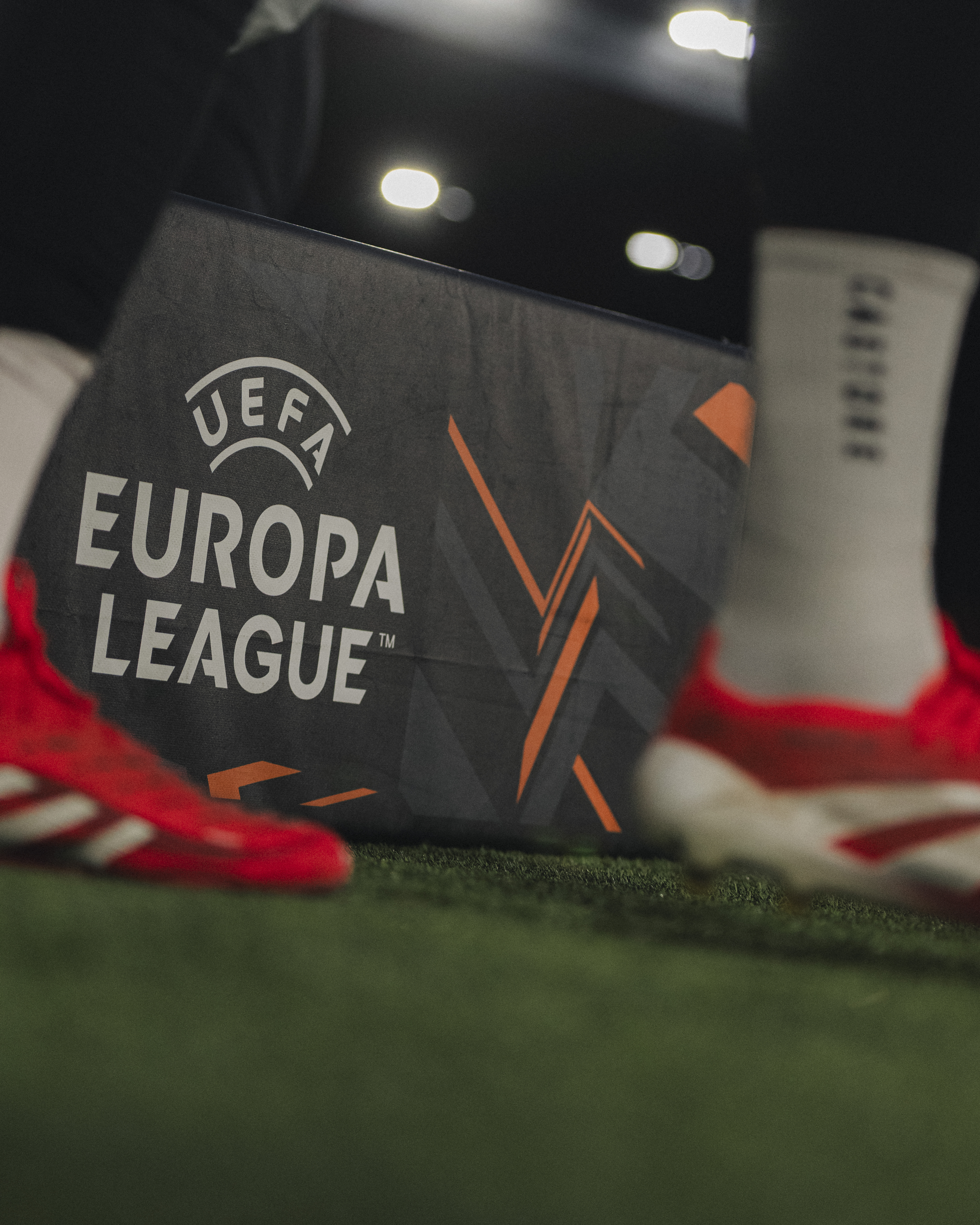 CAS verplicht UEFA tot onderzoek naar niet speelgerechtigde speler Olympique Lyon