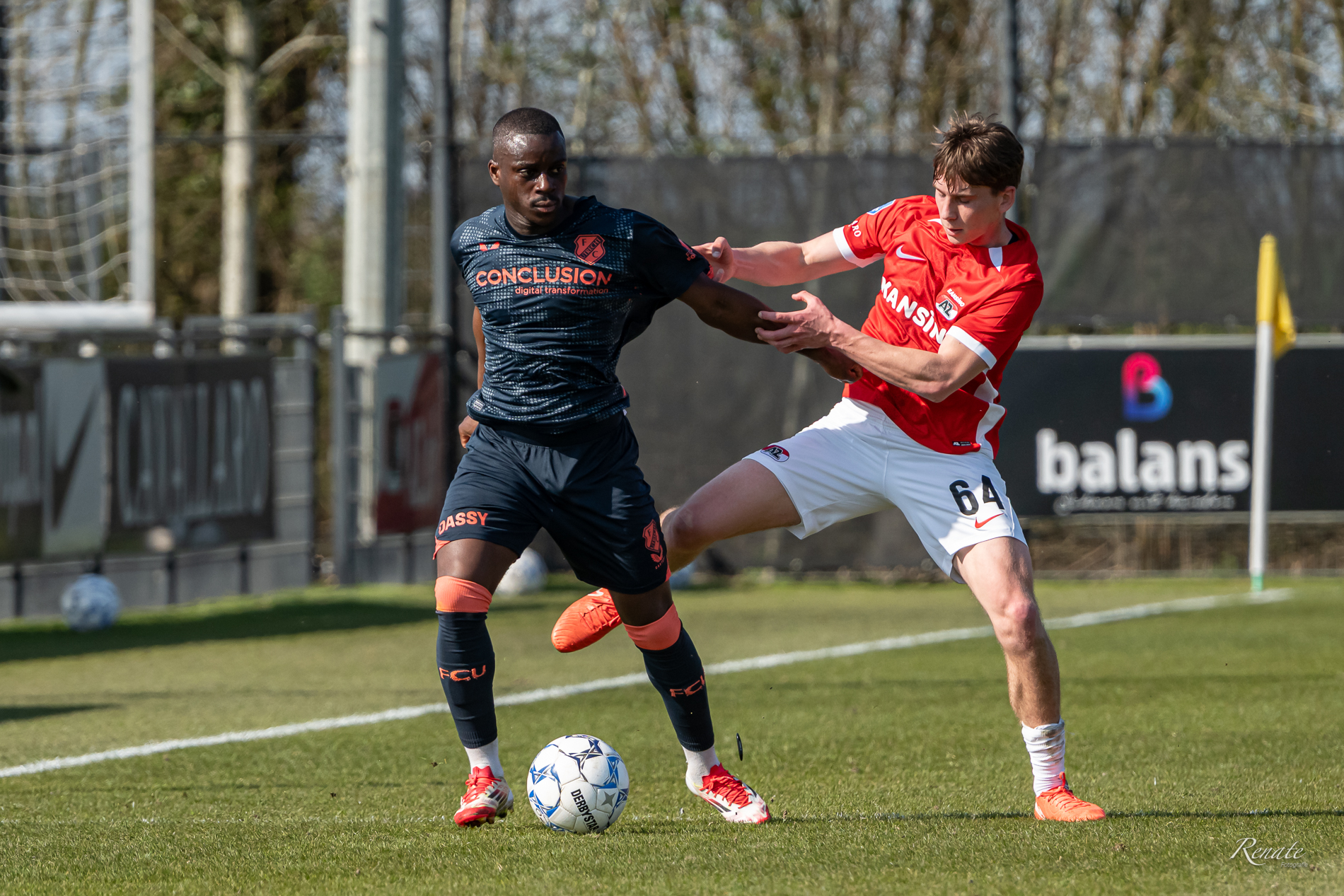 Yoann Cathline maakt speelminuten tijdens oefenduel met AZ