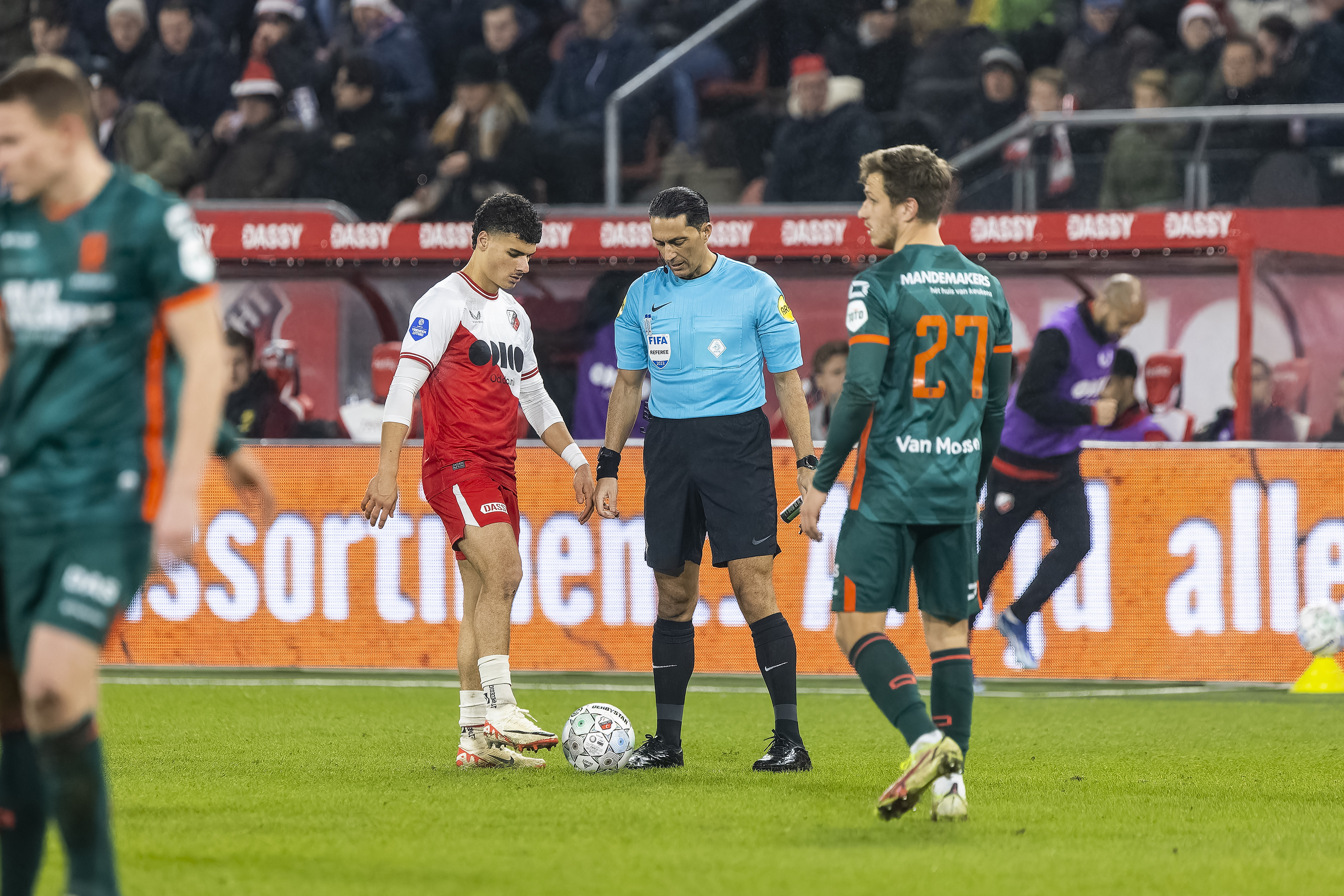 Ajax-uit onder leiding van Serdar Gözübüyük