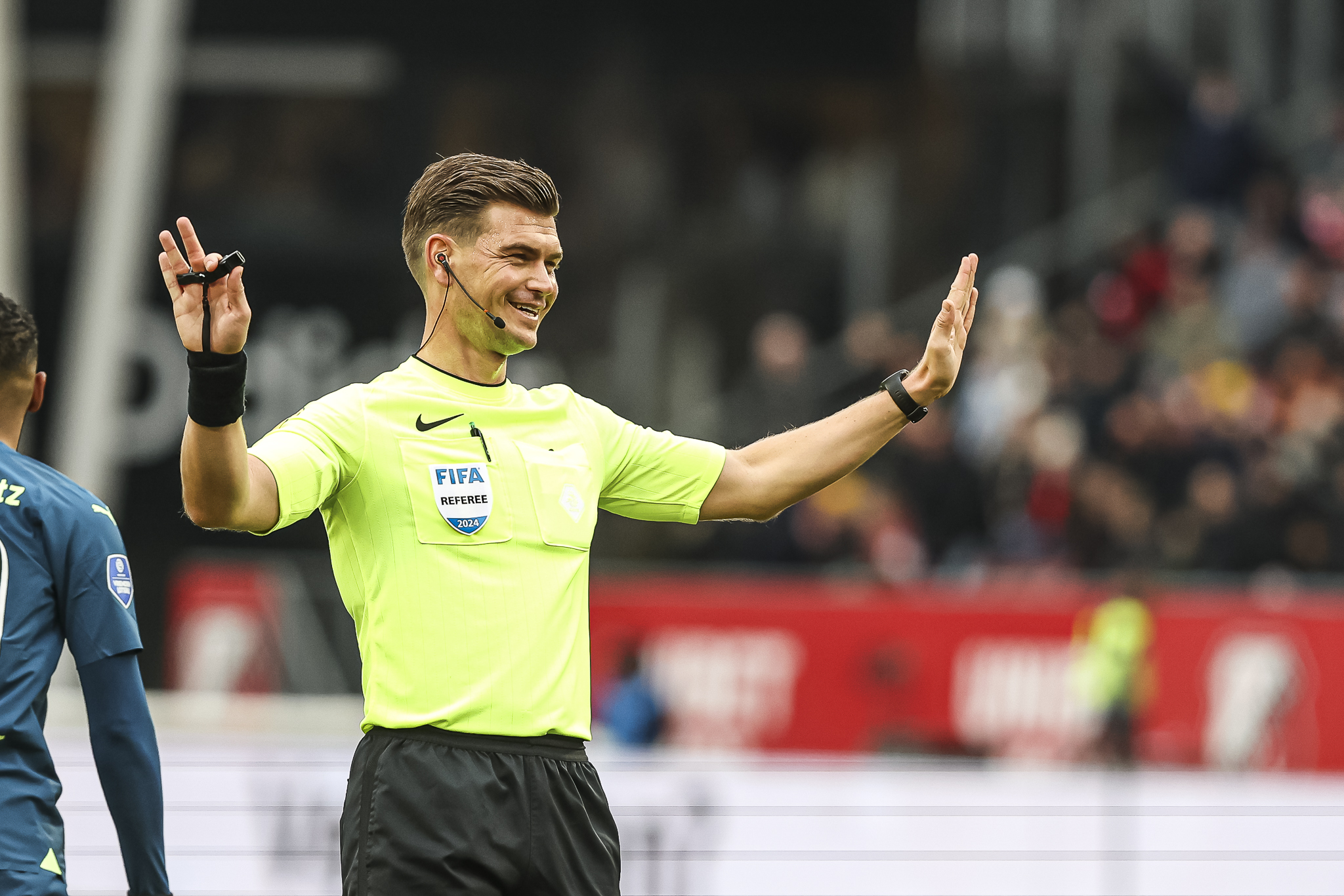 Joey Kooij fluit FC Utrecht - Willem II