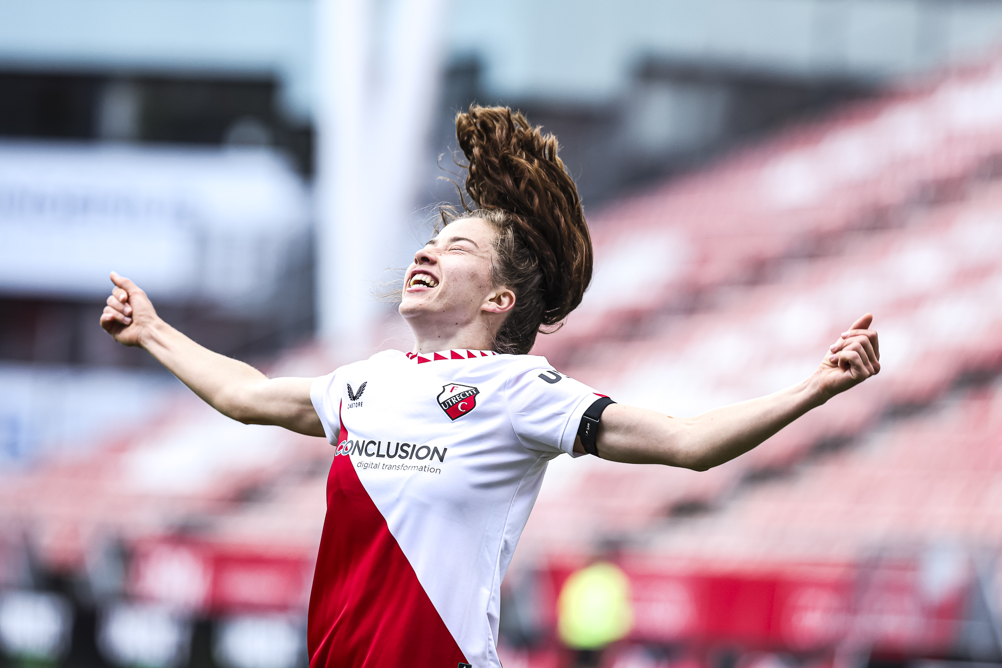 FC Utrecht Vrouwen start competitie met 2-0 winst in Stadion Galgenwaard 