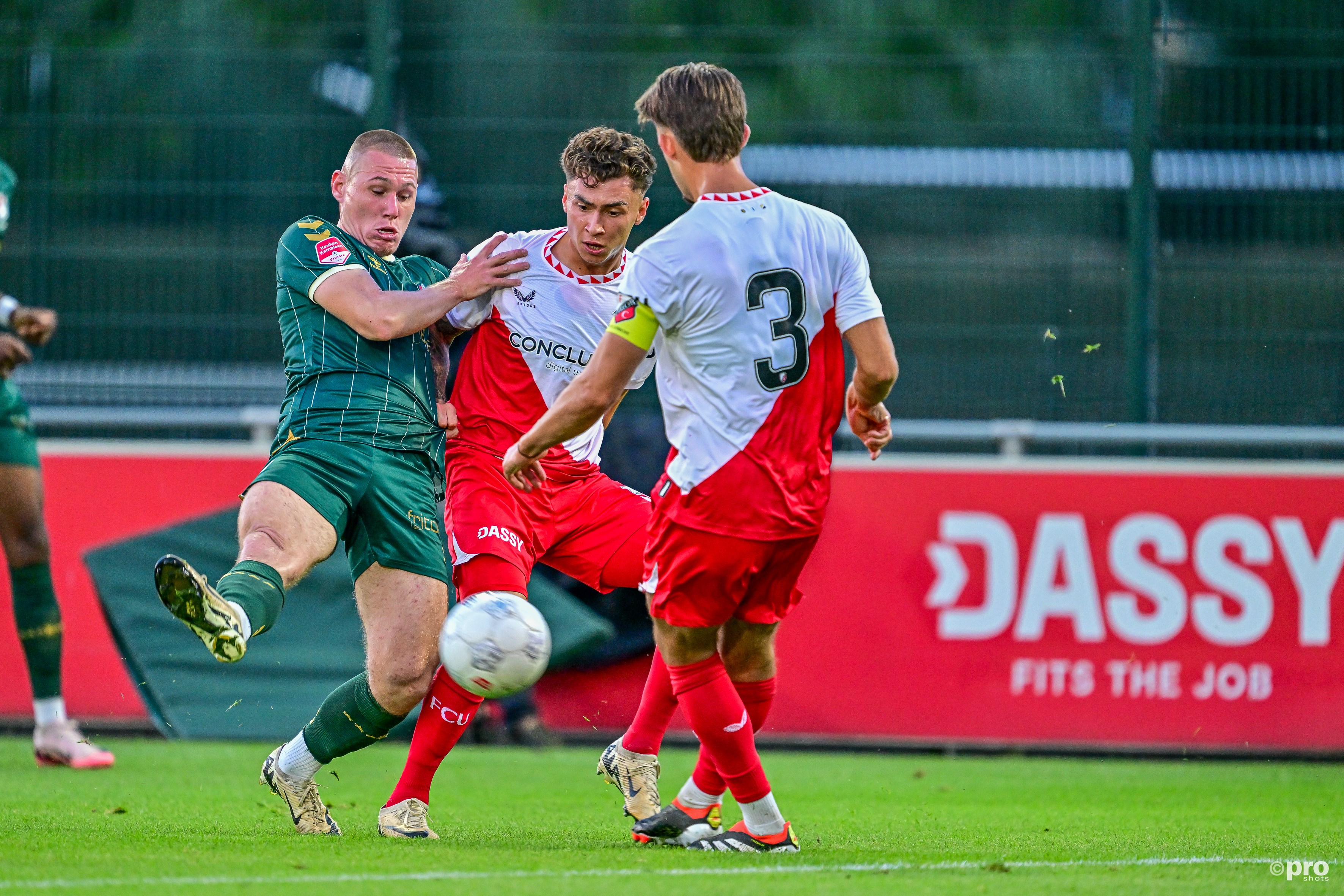 Beloftenploeg laat voorsprong uit handen glippen tegen FC Emmen