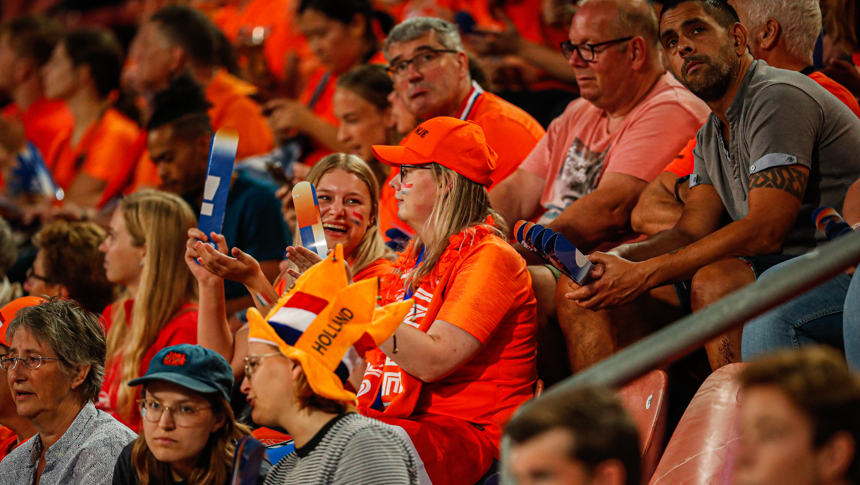 Beslissend play-offduel OranjeLeeuwinnen in Stadion Galgenwaard