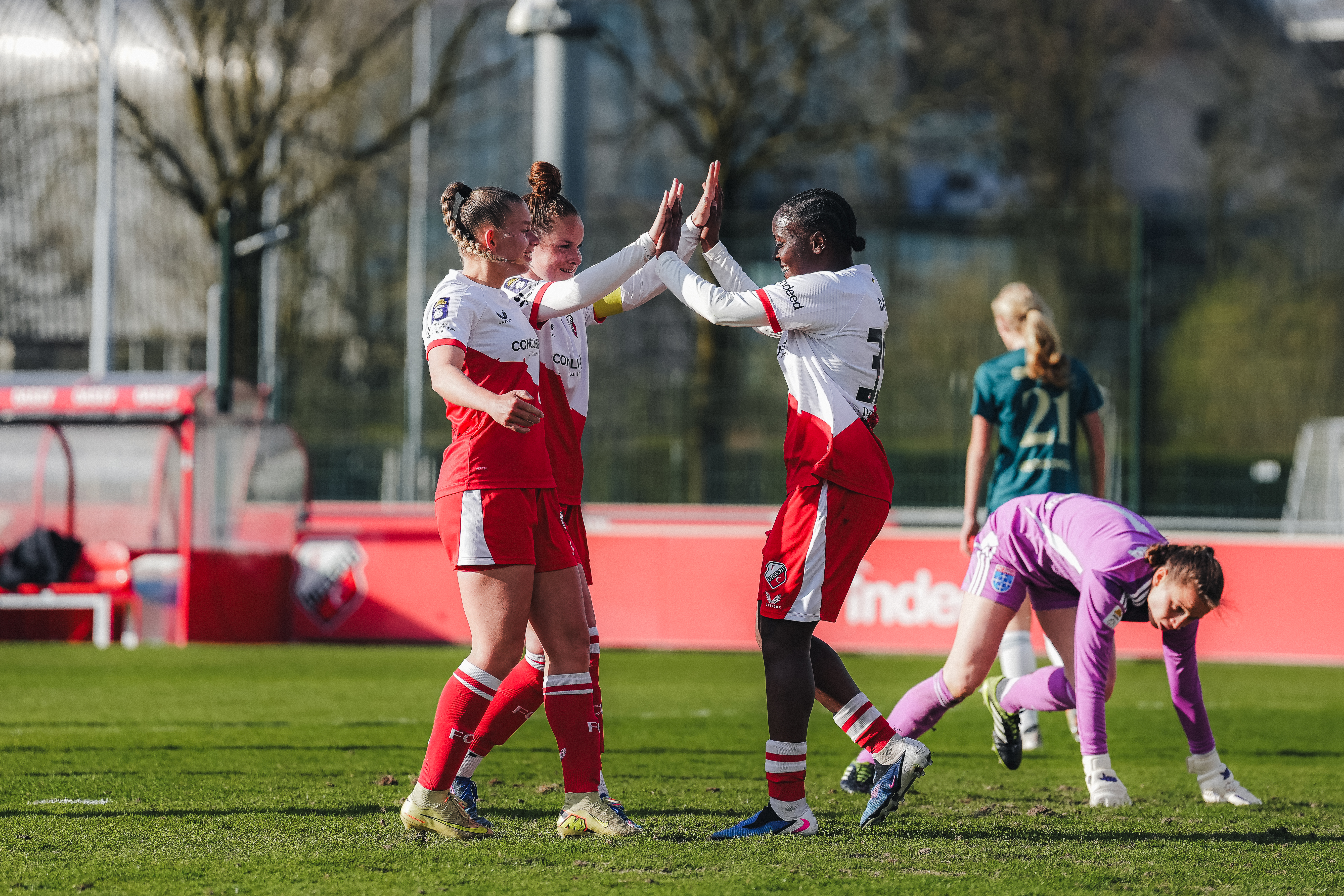 Kraker voor FC Utrecht Vrouwen op Sportcomplex Zoudenbalch