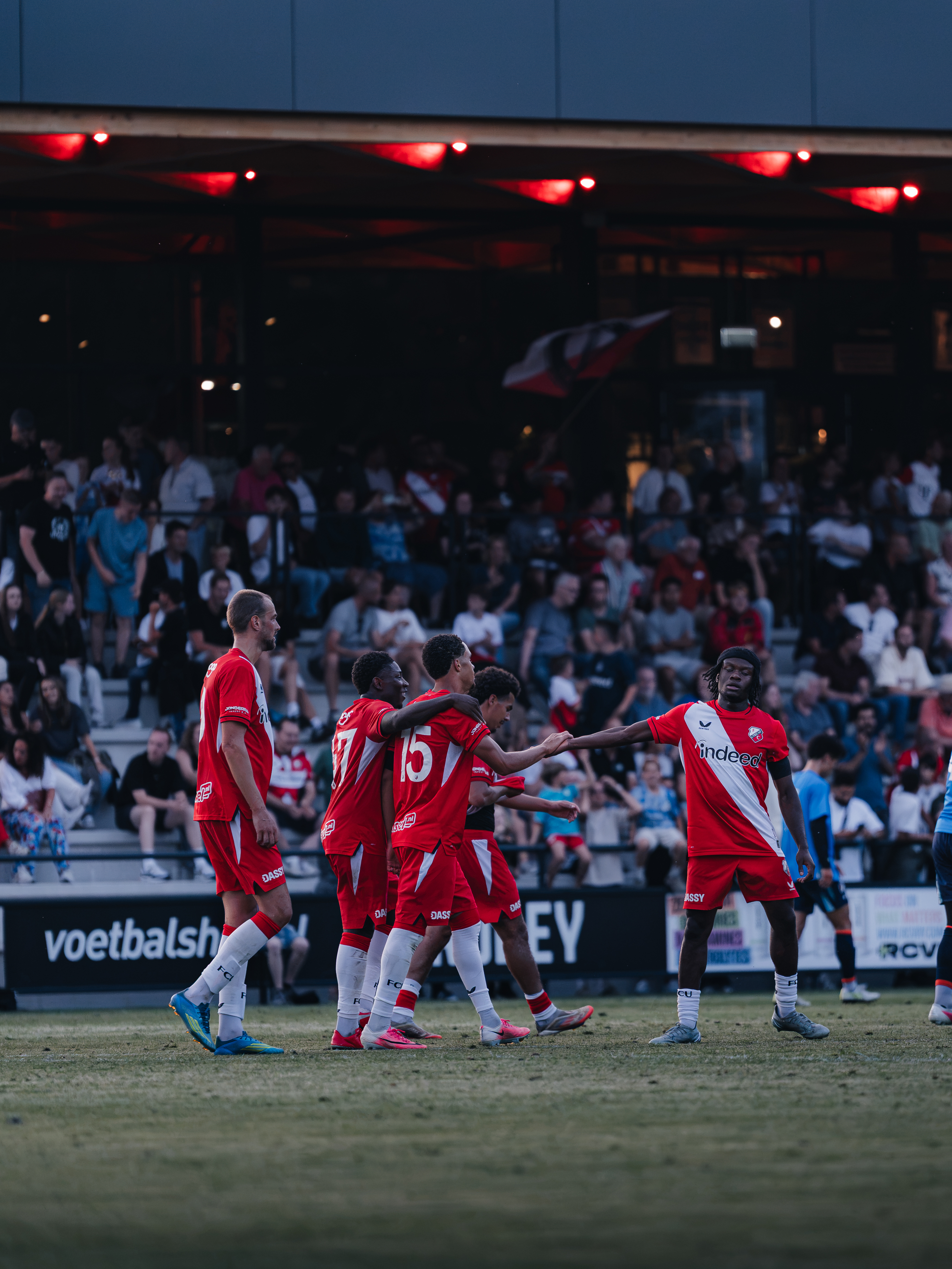 FC Utrecht buigt achterstand om tegen Japanners