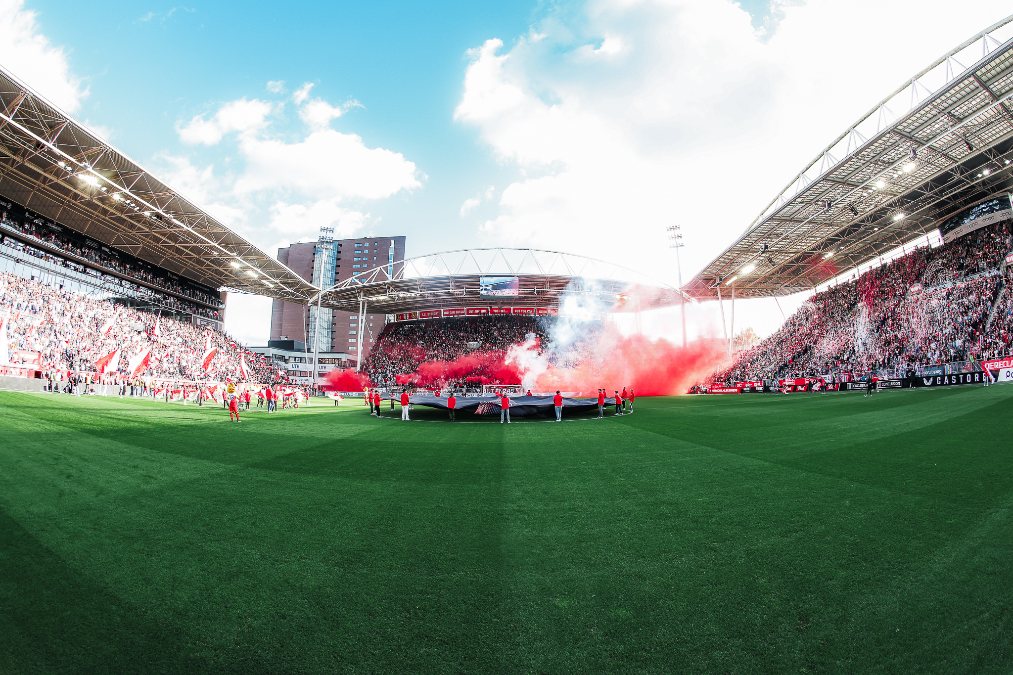  Huldiging Utrechtse Olympiërs tijdens FC Utrecht - Heracles Almelo