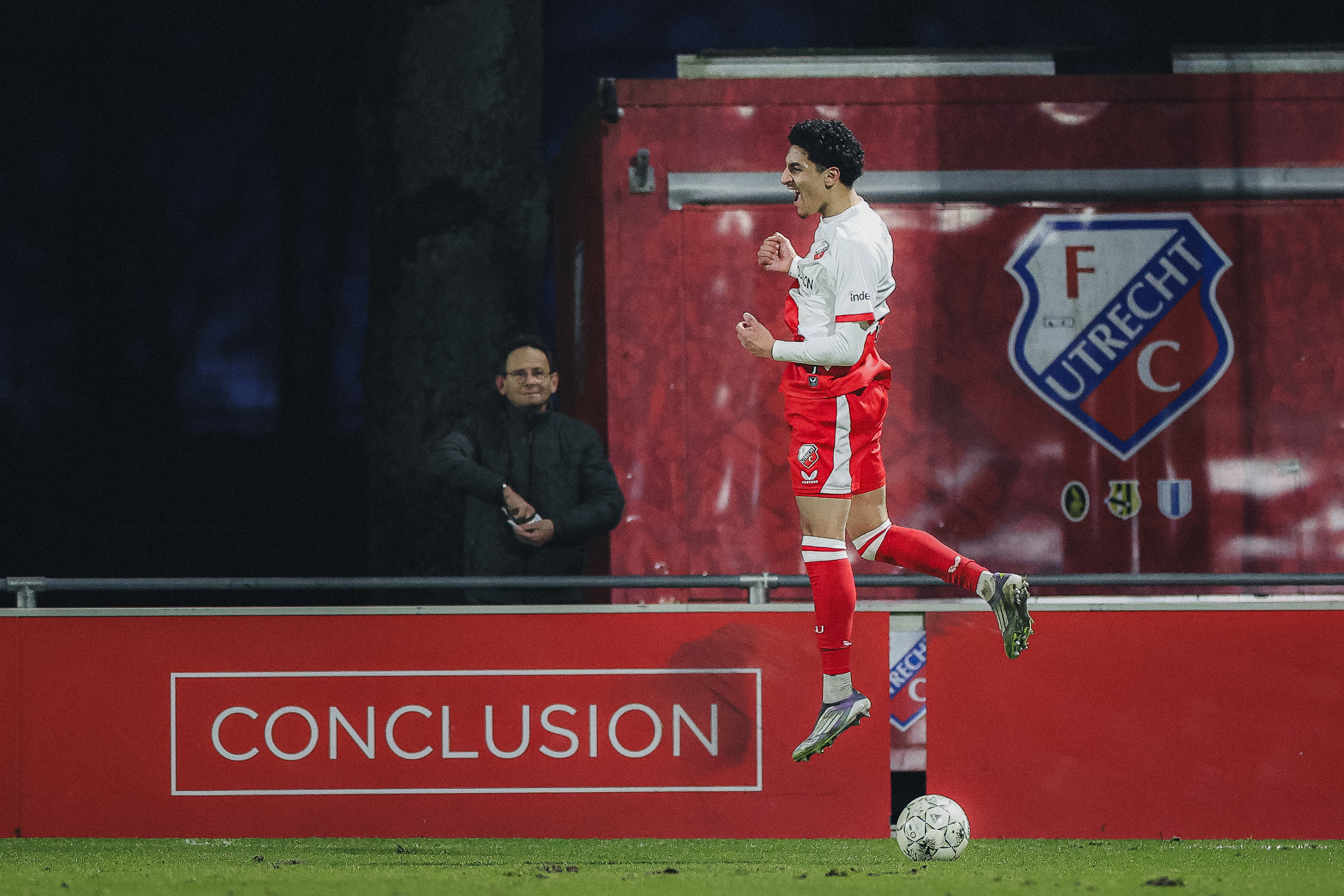 Jong FC Utrecht wint spektakelstuk van Jong PSV