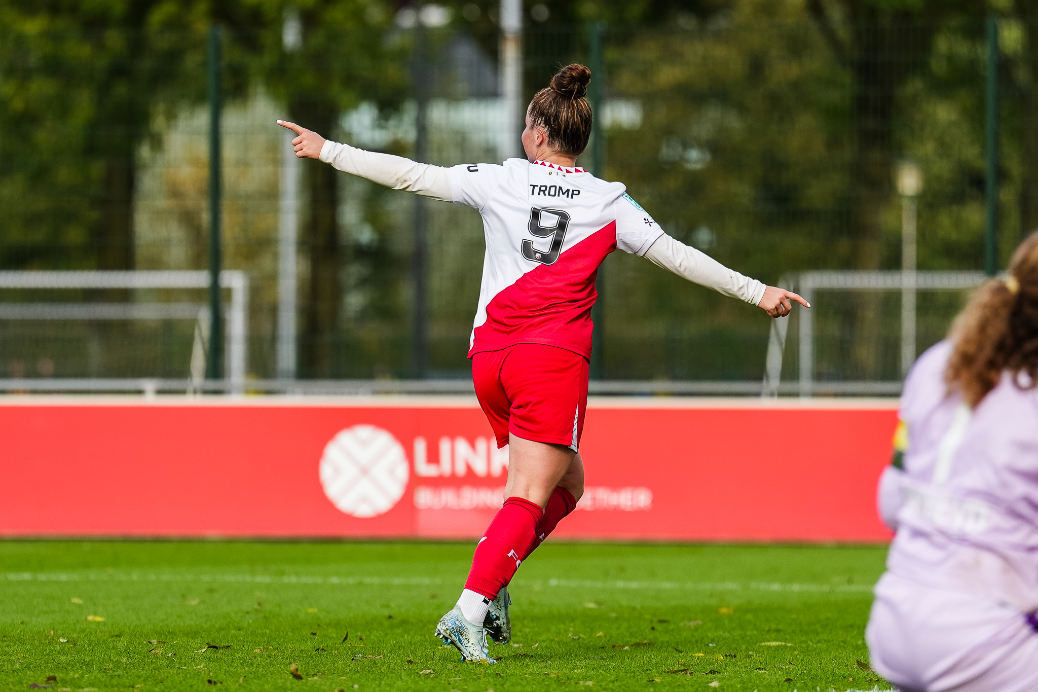 FC Utrecht Vrouwen aan kop na overwinning op ADO Den Haag