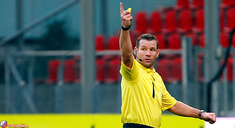 Pieter Vink leidsman bij FC Utrecht - Feyenoord