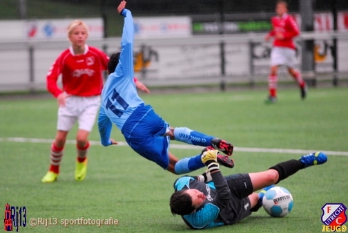 FC Utrecht O12 (D2) - DOVO D1  1-0